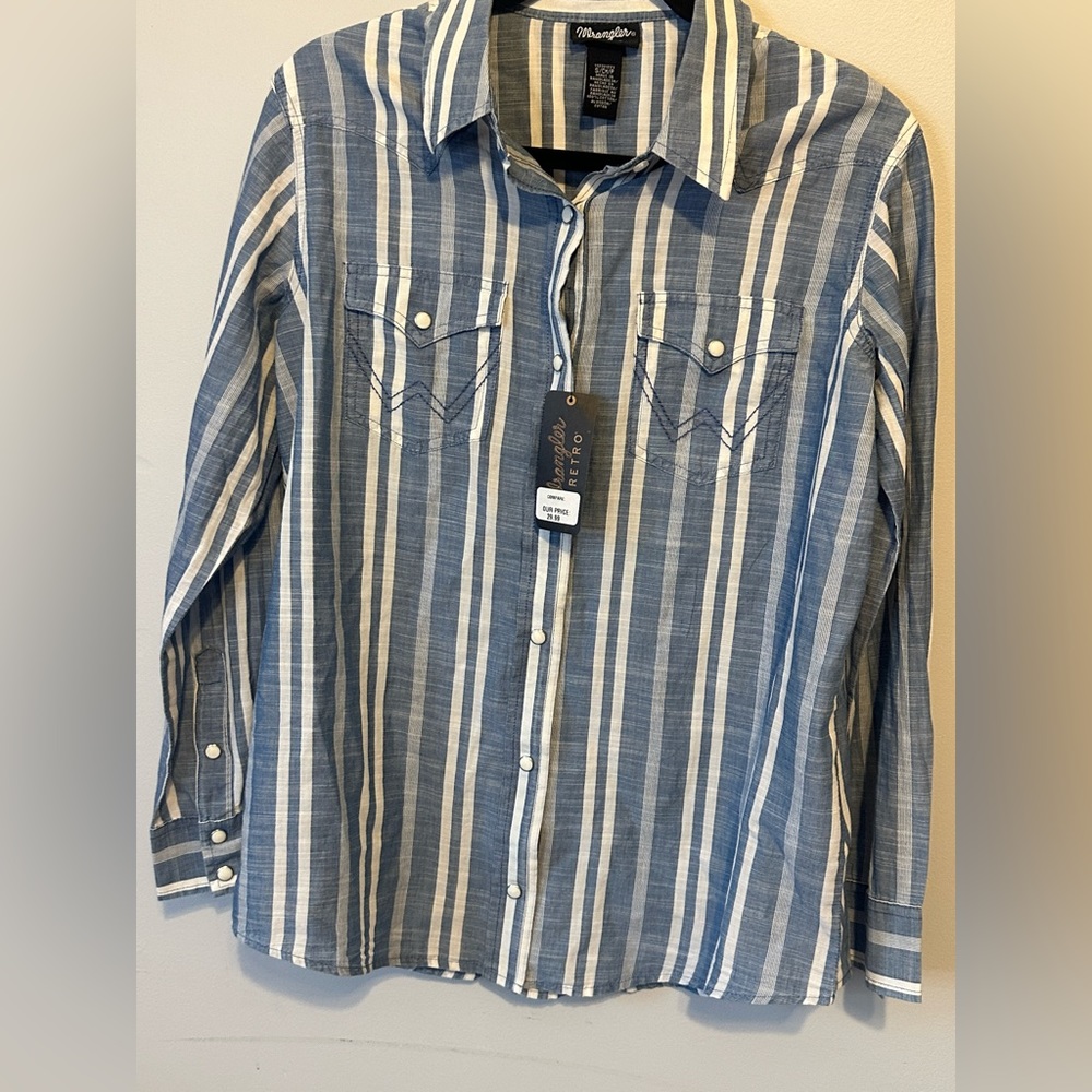 NWT ladies wrangler button down
